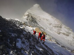 Gunung Everest Mencair gegara Sering Dikencingi Manusia