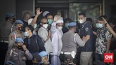 FOTO: Rizieq Shihab Jalani Pemeriksaan di Polda Metro Imam Besar FPI Rizieq Shihab menjalani pemeriksaan di Polda Metro Jaya sebagai tersangka kasus kerumunan massa di Petamburan pada Sabtu (12/12).