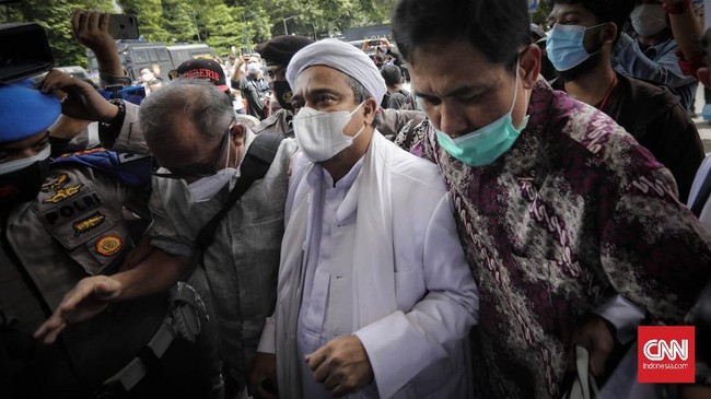 Pantauan CNNIndonesia.com, mobil tersebut stand by sejak pukul 23.00 WIB.