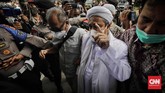 FOTO: Rizieq Shihab Jalani Pemeriksaan di Polda Metro Imam Besar FPI Rizieq Shihab menjalani pemeriksaan di Polda Metro Jaya sebagai tersangka kasus kerumunan massa di Petamburan pada Sabtu (12/12).