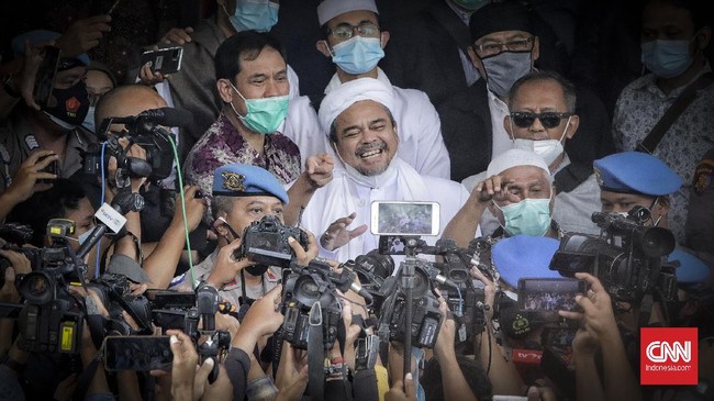 Kabid Humas Polda Metro Jaya Kombes Yusri Yunus memastikan pentolan FPI Rizieq Shihab turut didampingi oleh tim pengacara saat diperiks sebagai tersangka.