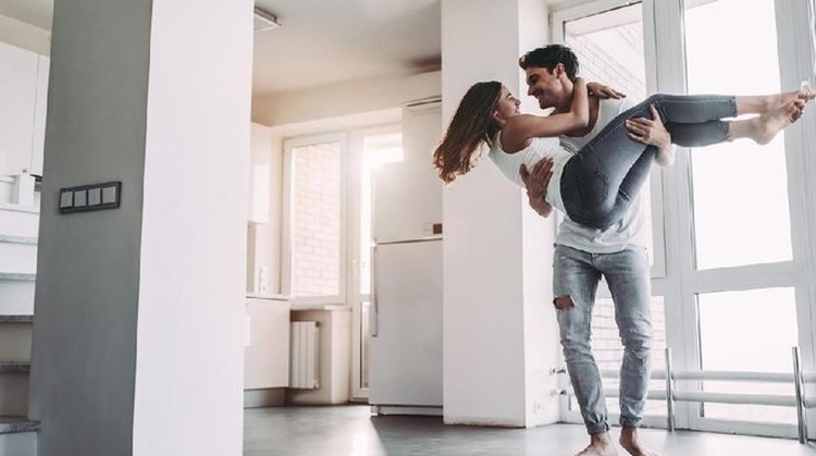 Posisi Seks Buat Bunda yang Ingin Menunda Kehamilan Bunda tidak KB, tapi ingin menunda kehamilan? Mungkin posisi seks ini bisa dicoba. Sejumlah posisi seks ini dianggap bisa mengurangi kemungkinan kehamilan.