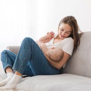 Sedang Menyusui? Ini Tips Agar ASI Melimpah!