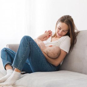 Sedang Menyusui? Ini Tips Agar ASI Melimpah!