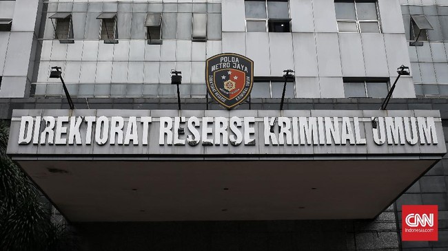 Polda Metro Jaya disebut telah menetapkan empat tersangka kasus mafia tanah bermodus penipuan penjualan lahan Rp180 miliar di Kebon Sirih, Jakarta Pusat.