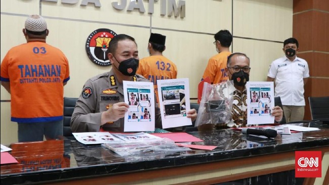 Empat anggota FPI Pasuruan ditangkap karena menyebarkan konten berisi ancaman akan menggorok Mahfud MD, karena dinilai telah kurang ajar kepada Rizieq Shihab.