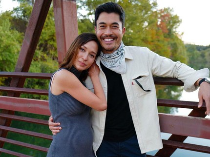 Henry Golding 'Crazy Rich Asian' Makin Mesra pada Istri yang sedang Hamil