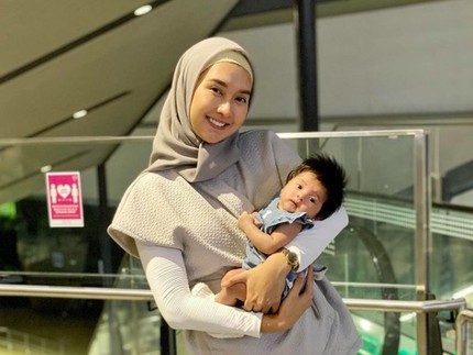 7 Potret Mantan Miss Internasional Kevin Lilliana Hijrah, Berhijab Demi Anak