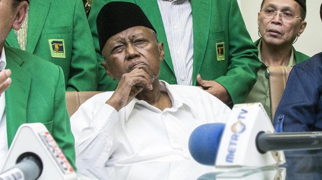 Pengasuh Pondok Pesantren Asshiddiqiyah Jakarta, KH Noer Muhammad Iskandar SQ, wafat pada Minggu (13/12).