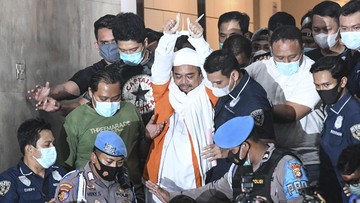 Kuasa hukum FPI menyatakan Rizieq Shihab tak sepatutnya dijerat pasal penghasutan lantaran sudah dijatuhi sanksi administratif kerumunan saat PSBB di Jakarta.