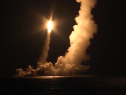Penampakan Rudal Israel di Langit Suriah