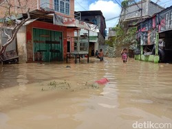Banjir Kembali Landa Kawasan Medan Maimun Sumut
