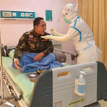 Viral! Bupati Lumajang Viral Usai Unggah Potret Disuapin Oleh Perawat