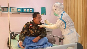img-title Viral! Bupati Lumajang Viral Usai Unggah Potret Disuapin Oleh Perawat