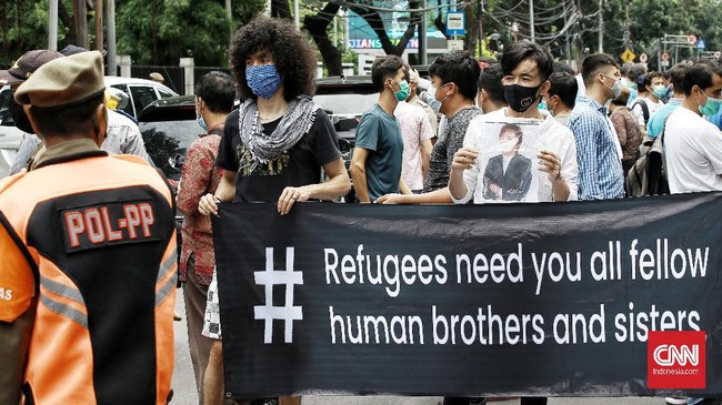 UNHCR kecewa imigrasi Indonesia mendeportasi seorang perempuan pengungsi asal Somalia yang tengah hamil tua.