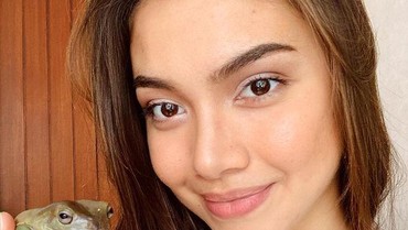 Ngaku Tak Punya Agama, Begini Reaksi Angel Gilsha Saat Diajak Masuk Islam