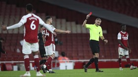 Leno: Arsenal Kurang Disiplin dan Tak Percaya Diri
