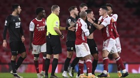 FOTO: Arsenal Dekati Zona Degradasi Liga Inggris