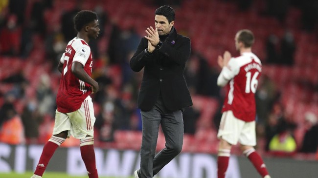 Mikel Arteta yang sedang menjalani isolasi Covid-19 dipastikan tetap memimpin Arsenal dari ruang karantina saat menghadapi Manchester City.