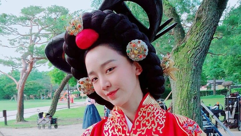 Behind The Scene DraKor 'Mr Queen', yang Siap Tandingi 'Start Up' Behind The Scene DraKor 'Mr Queen', yang Siap Tandingi 'Start Up'