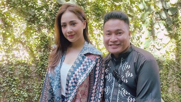 img-title Panjatkan Doa, Asisten Raffi Ahmad Jawab Isu Nagita Slavina Hamil?