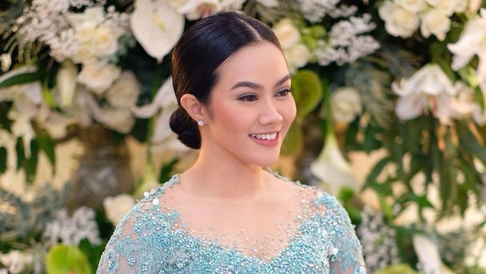 Cantiknya Yura Yunita dengan Makeup Natural di Acara Jelang Pernikahan