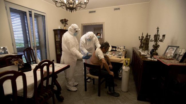 Jumlah Kematian Akibat Virus Corona di Italia Capai 85 Ribu Jumlah kasus infeksi dan kematian akibat virus corona di Italia mencapai 85.461 orang menjelang akhir Januari 2021.