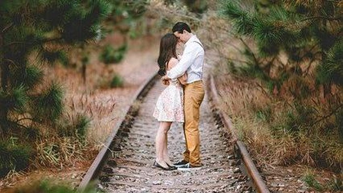 Eits, Hindari 5 Sikap Ini Saat Kamu Baru Jatuh Cinta