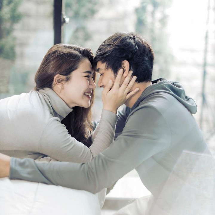<p>Konsep foto prewedding Felicya Angelista dan Caesar Hito terlihat elegan, seperti poster drama Korea nih. (Foto: Instagram @felicyangelista_)</p>