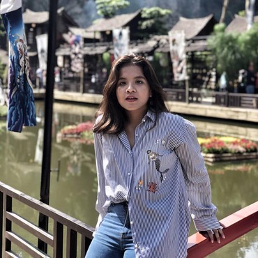 Lirik Lagu Berlagak Bahagia - Idgitaf