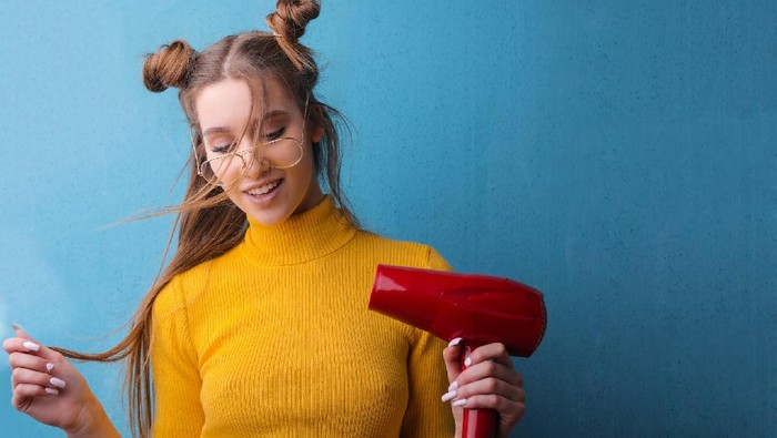 6 Kesalahan Ini Sering Dilakukan Pengguna Hair Dryer, Kamu Sering Melakukannya Juga?