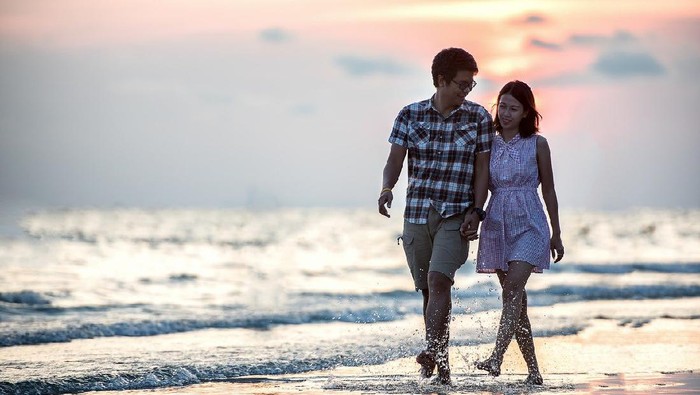 Jatuh Cinta dengan Mantannya Sahabatmu? Wah, Ketahui Konsekuensinya, ya!