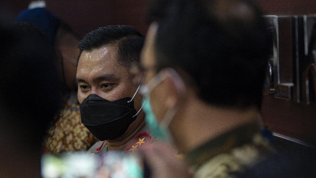 Kabid Humas Polda Metro Jaya menyatakan pihaknya mengimbau warga tak ikut aksi 1812, bahkan Kapolda Metro Jaya disebutnya bersedia menerima perwakilan massa.
