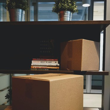 Pria Ini Andalkan Kreasi Kardus untuk Bertahan Saat Pandemi