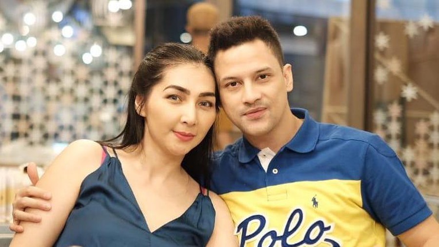 Lucky Perdana dan istri