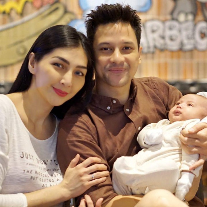 <p>Lucky Perdana dan Veronica sudah dikaruniai satu anak yang lucu lho. (Foto: Instagram _veronicaperdana)</p>