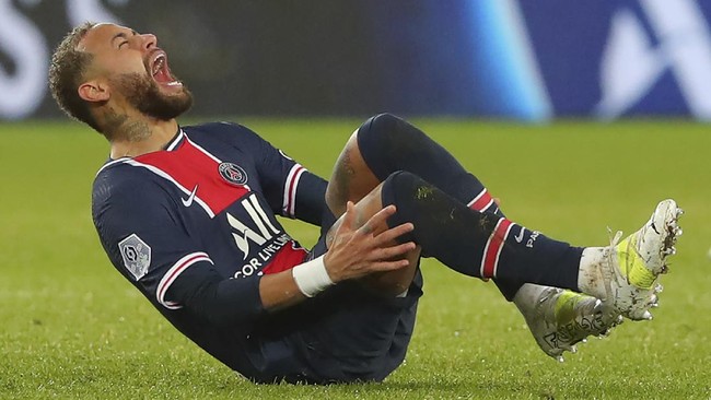 Ayah Neymar marah besar melihat putranya mengalami cedera dalam laga Paris Saint-Germain melawan Lyon.