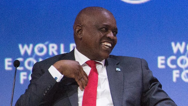 Perdana Menteri Eswatini, Ambrose Dlamini, meninggal di rumah sakit Afrika Selatan pada Minggu (13/12) setelah terpapar virus corona.