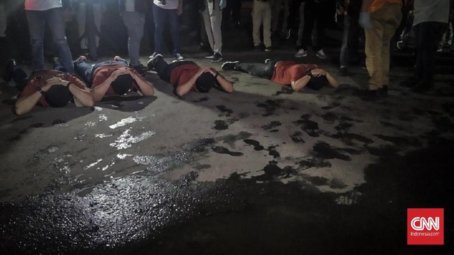 Pengungkapan identitas polisi tersangka penembak Laskar FPI penting diketahui agar bisa ditelusuri lebih lanjut satuan unit dan garis komando penugasannya.
