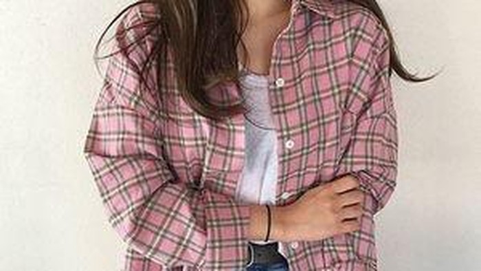 Bukan Cuma Buat Outer, Begini Tips Tampil Stylish dengan Kemeja Oversized Bukan Cuma Buat Outer, Begini Tips Tampil Stylish dengan Kemeja Oversized