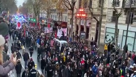 VIDEO: Unjuk Rasa Tolak RUU Keamanan Prancis Bentrok