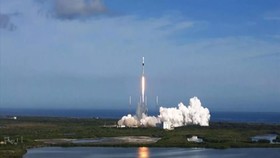 VIDEO: SpaceX Luncurkan Satelit Generasi Baru