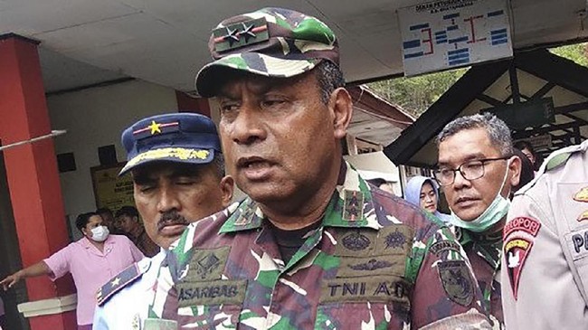 Wakasad Letjen Herman Asaribab meninggal dunia, jenazahnya langsung diterbangkan ke Jayapura dan disemayamkan, Senin (14/12).