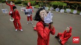FOTO: Aksi 'Salvador Dali' #BersihkanIndonesia di Monas Sejumlah aktivis #BersihkanIndonesia berkostum merah bertopeng Salvador Dali melakukan aksi di Monas mengajak masyarakat melakukan pembersihan kebijakan korup.