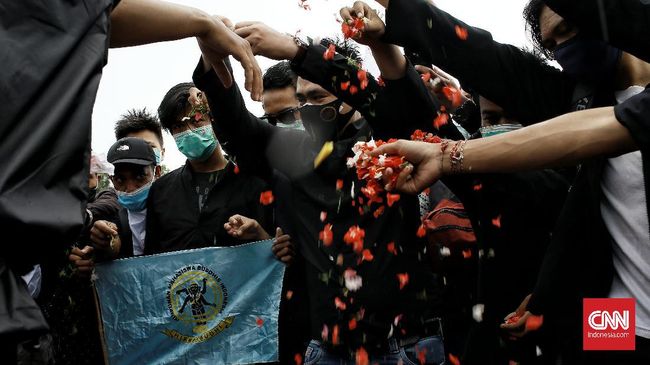 Perbandingan Investigasi Komnas HAM vs Polisi di Kasus FPI Komnas HAM menyatakan telah terjadi pelanggaran HAM yang dilakukan oleh pihak kepolisian dalam insiden bentrok antara polisi dengan anggota FPI.