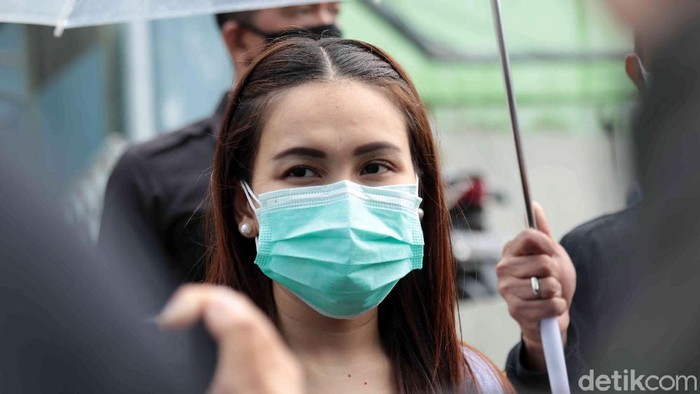 Ayu Ting Ting saat ditemui di kawasan Trans TV.