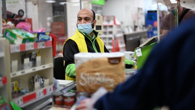 FOTO: Supermarket Timbun Makanan Jelang Brexit