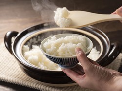 6 Cara Memasak Nasi di Kompor dan Tipsnya agar Tidak Cepat Basi