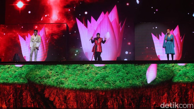 Penampilan Sejumlah Artis di HUT Transmedia ke-19 Transmedia merayakan ulang tahunnya yang ke-19 di Trans Studio Cibubur, Selasa (15/12/2020). Sederet penyanyi papan atas Indonesia dan artis ternama tampil di acara tersebut.
