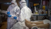 FOTO: Perjuangan Tim Medis Italia di Garda Depan Pandemi Italia saat ini menjadi negara dengan kasus tertinggi di Eropa mencapai 1,8 juta infeksi Covid-19, sekitar 80 ribu diantaranya merupakan petugas medis.